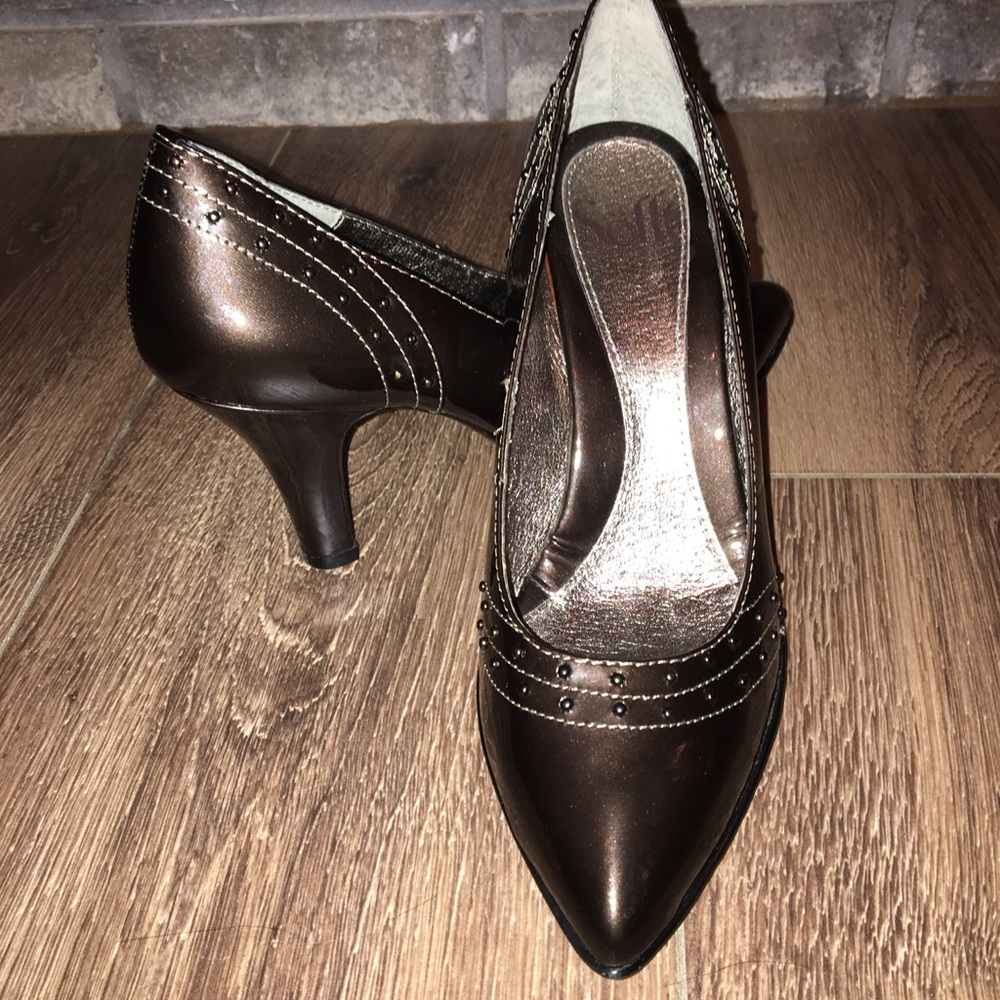 Sofft Brown patent leather pumps Size 6M